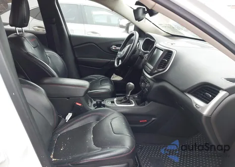 2016 Jeep Cherokee Trailhawk from USA, damaged, VIN 1C4PJMBS0GW252176